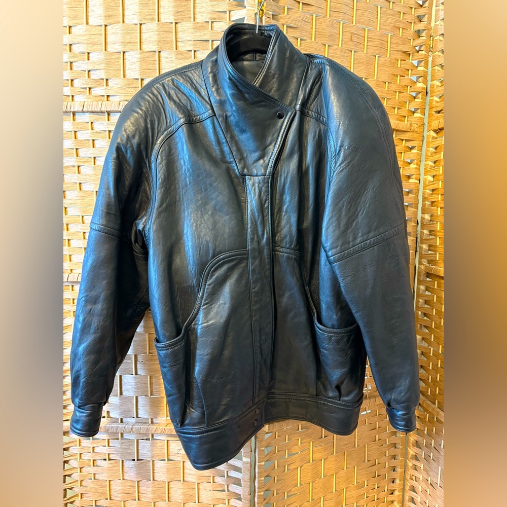 🕶️ Vintage 80s 🕶️ leather bomber jacket with hexagon snaps